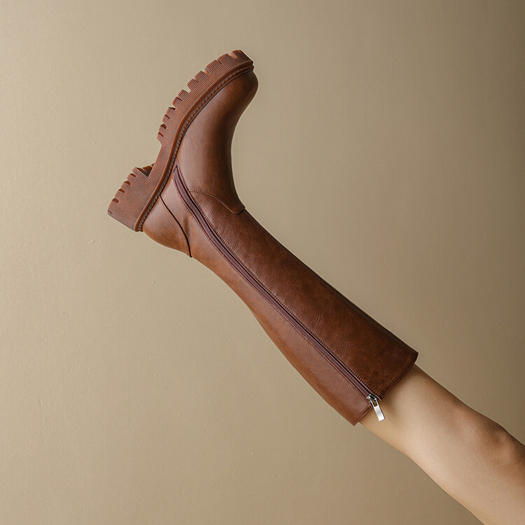 Women's Retro High Shaft Knight Boots with Belt Buckle and Metal Accents - Image 3