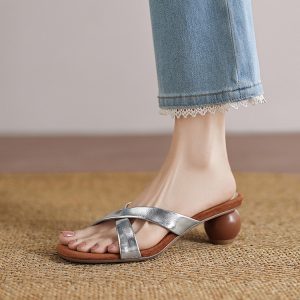 Minimalist Patent Leather Mid Heel Flip Flops